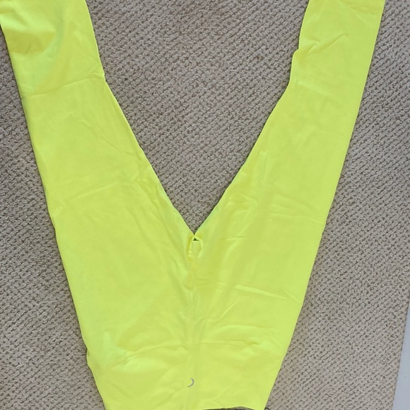 NWT ZYIA Neon Yellow Ascend Hi-Rise Capri 20” Leggings, Size 12 - Picture 2 of 6